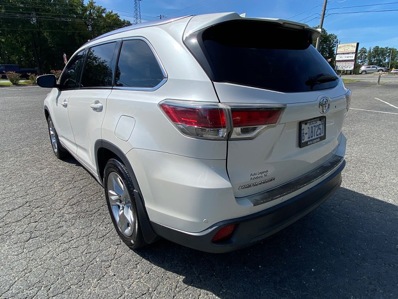 Additional photo of vehicle.