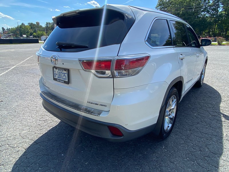 Additional photo of vehicle.
