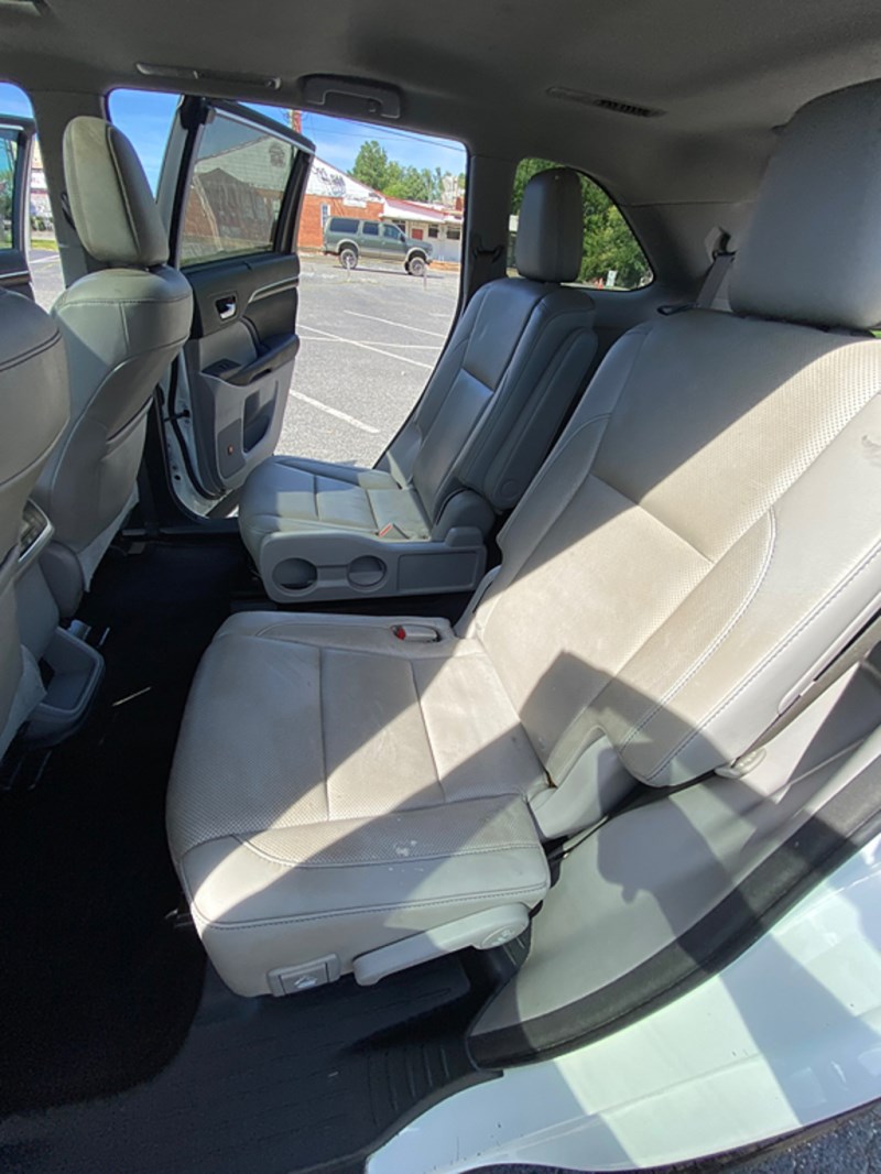 Additional photo of vehicle.