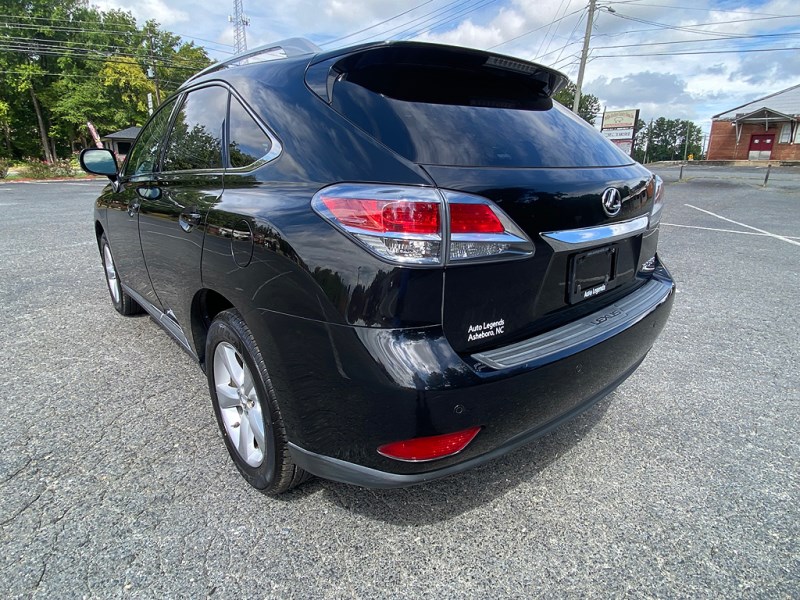 Additional photo of vehicle.