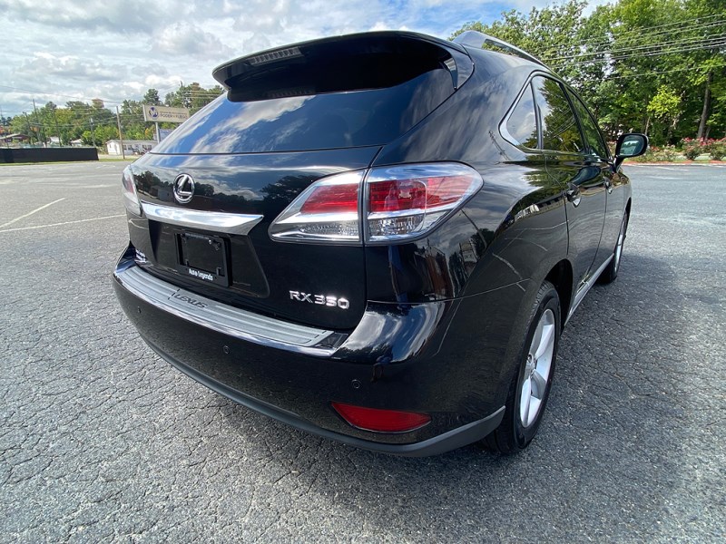 Additional photo of vehicle.