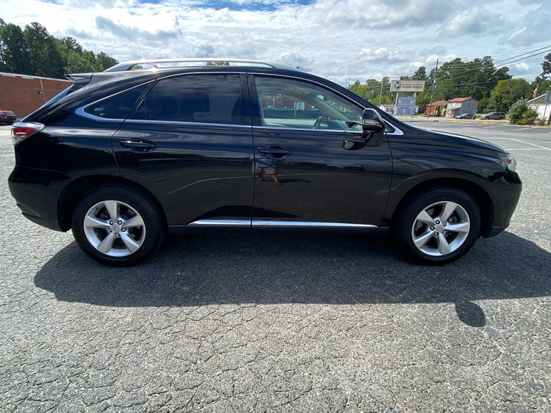 Additional photo of vehicle.