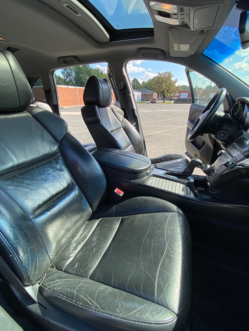 Additional photo of vehicle.