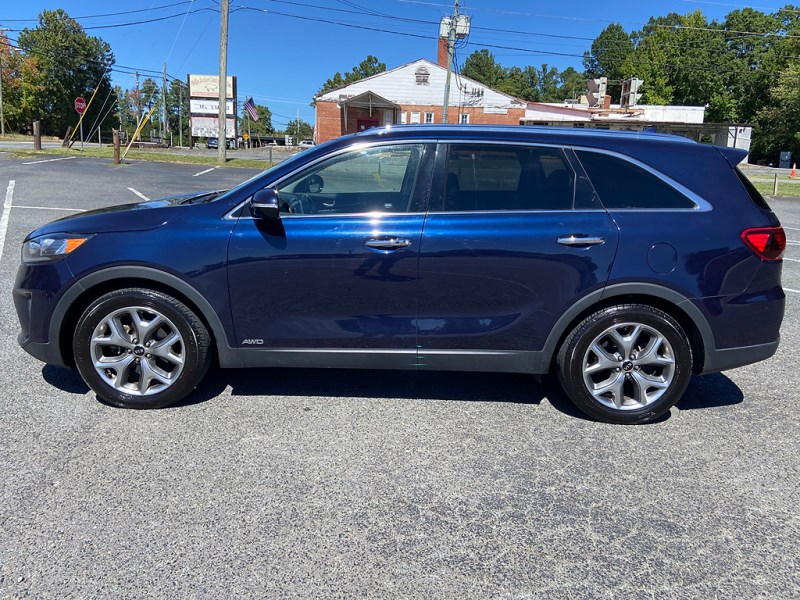 Additional photo of vehicle.