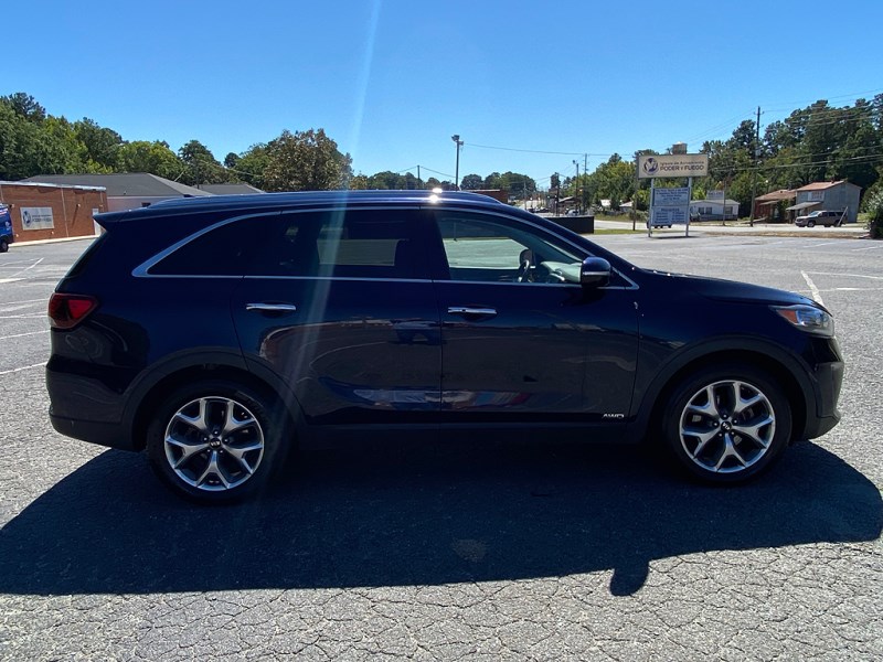 Additional photo of vehicle.