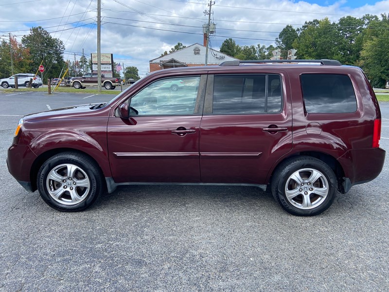 Additional photo of vehicle.