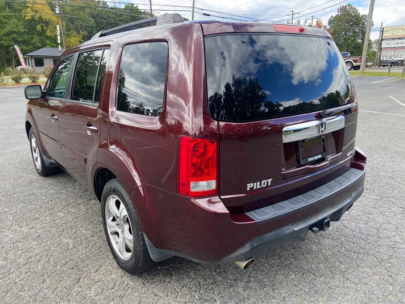 Additional photo of vehicle.