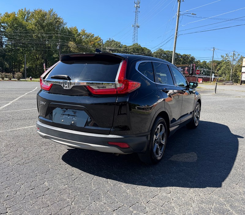 Additional photo of vehicle.