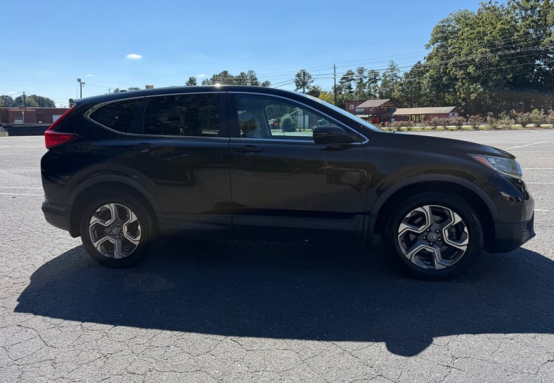 Additional photo of vehicle.