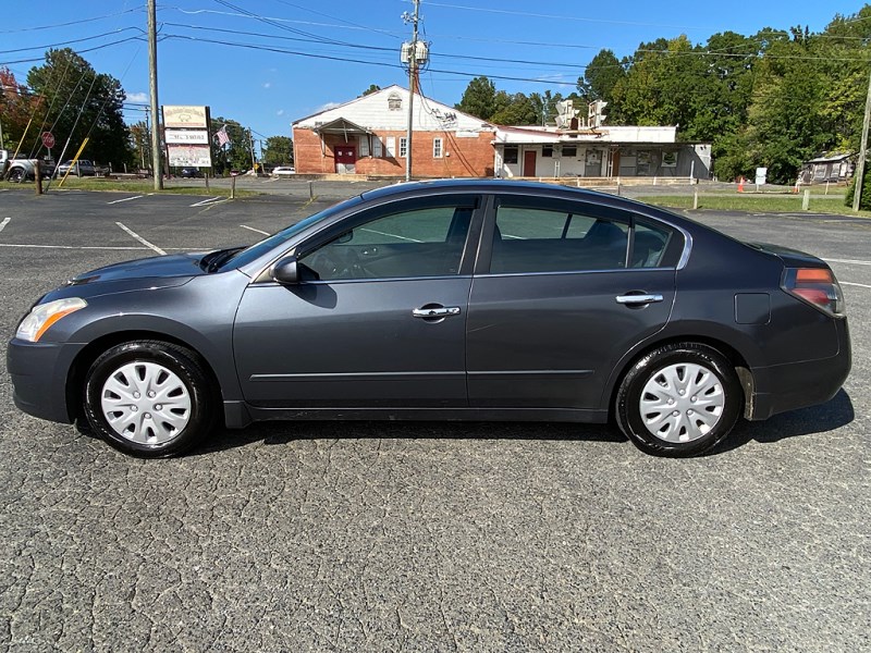 Additional photo of vehicle.