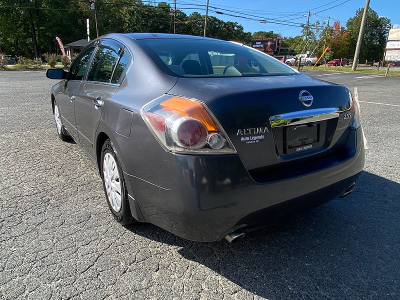 Additional photo of vehicle.