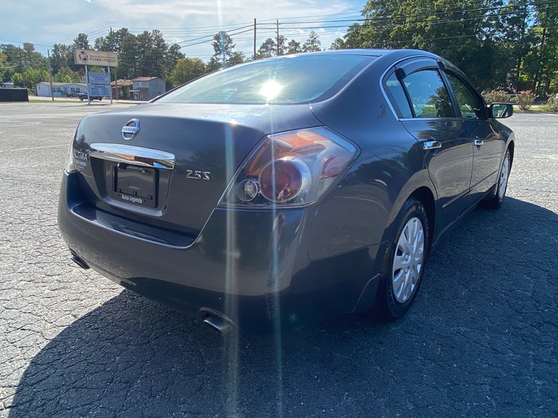 Additional photo of vehicle.