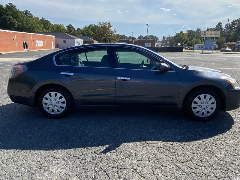 Additional photo of vehicle.