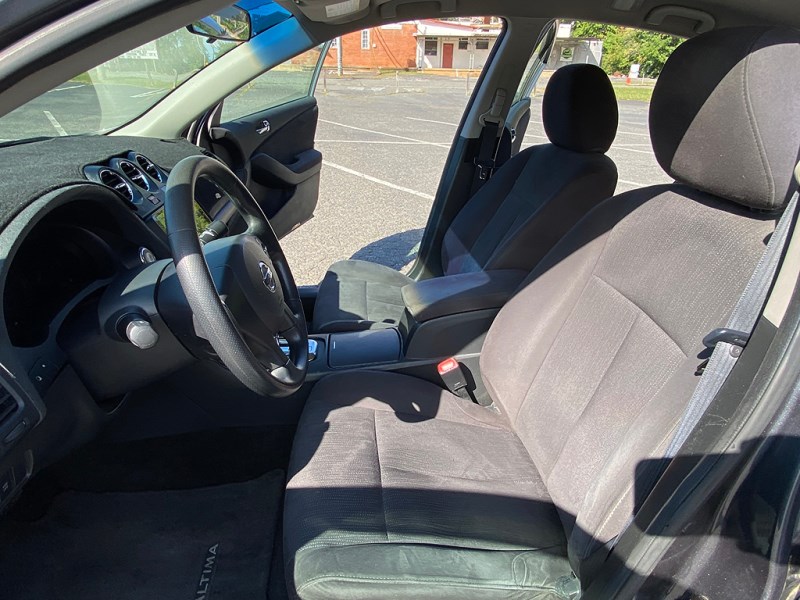 Additional photo of vehicle.