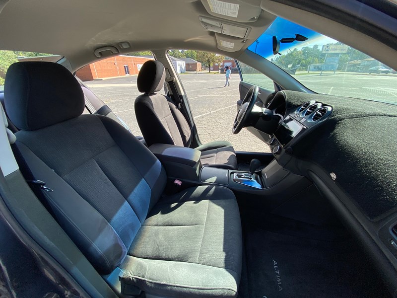 Additional photo of vehicle.