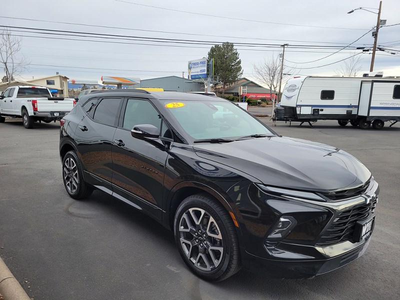 Additional photo of vehicle.