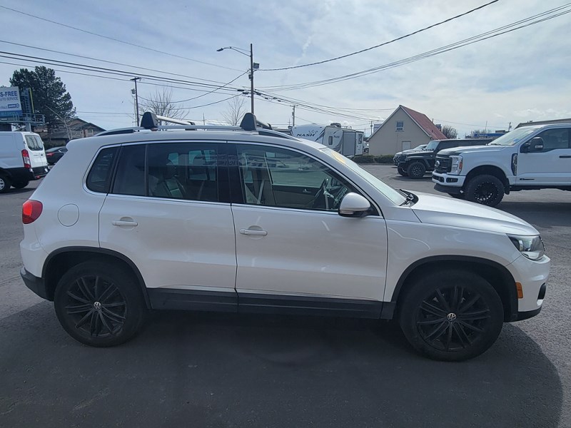 Additional photo of vehicle.