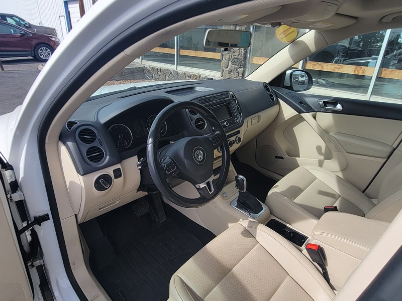 Additional photo of vehicle.