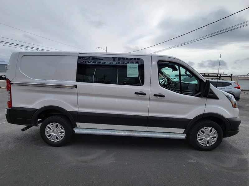 Additional photo of vehicle.