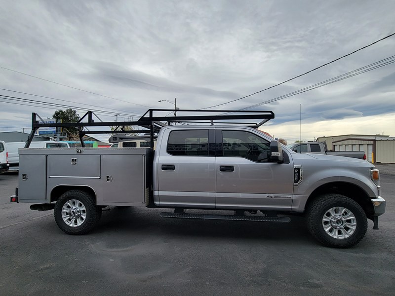 Additional photo of vehicle.