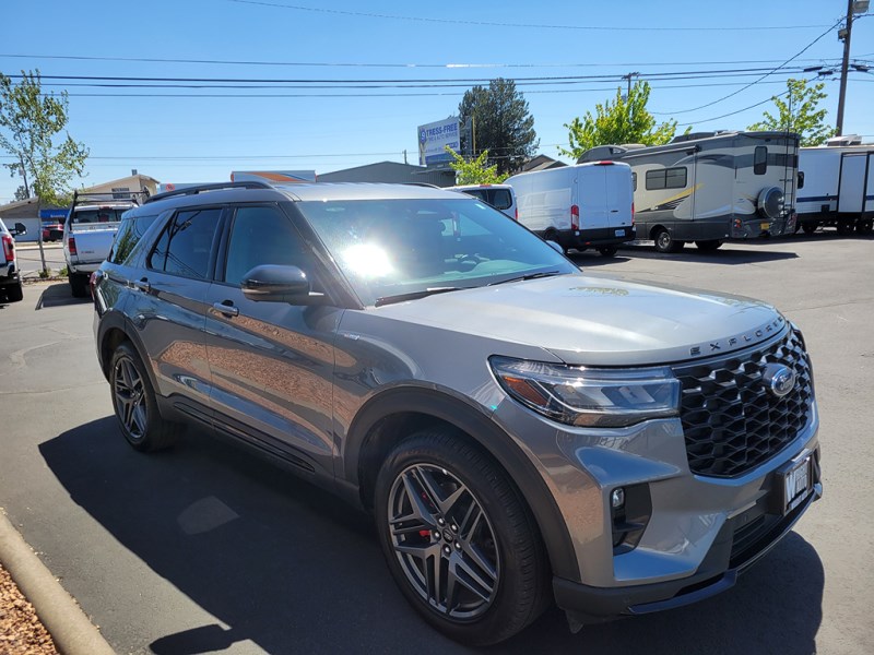 Additional photo of vehicle.