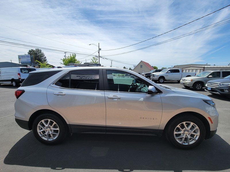 Additional photo of vehicle.