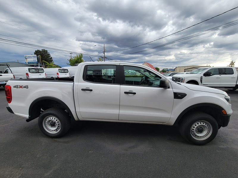 Additional photo of vehicle.