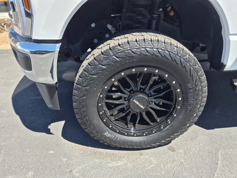 Additional photo of vehicle.
