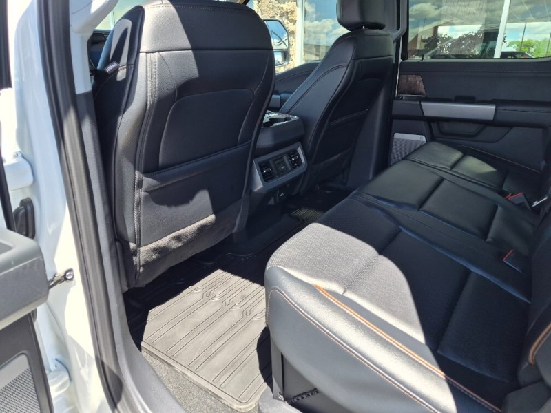 Additional photo of vehicle.