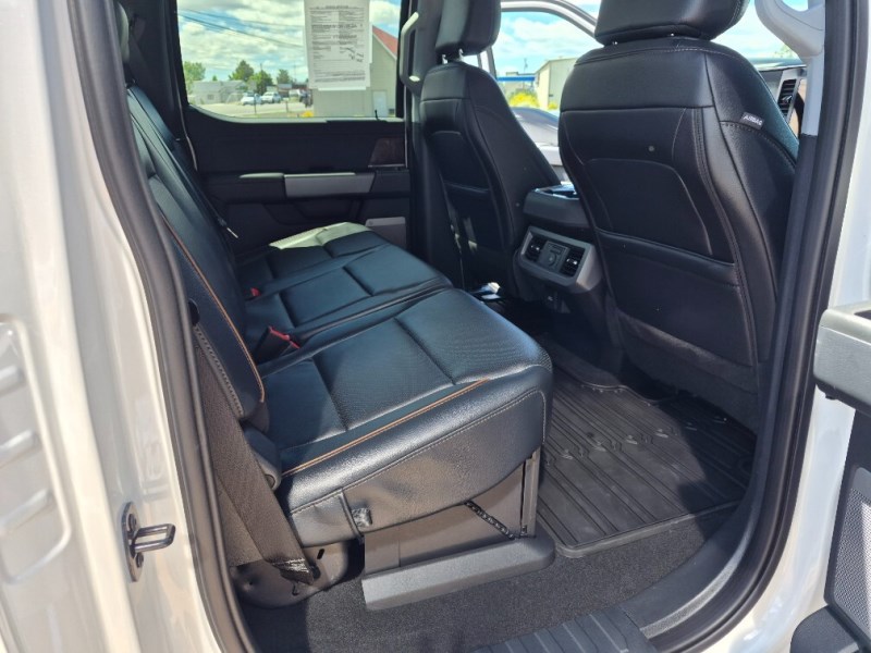 Additional photo of vehicle.