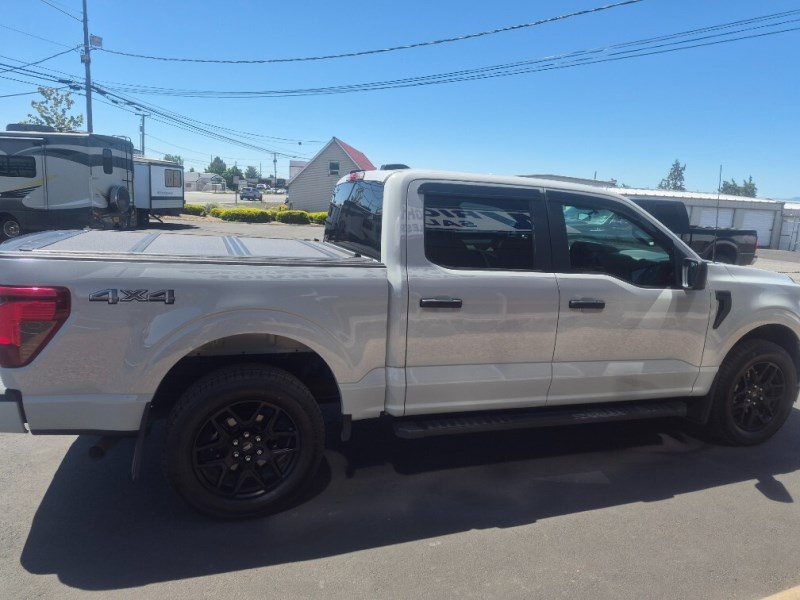 Additional photo of vehicle.
