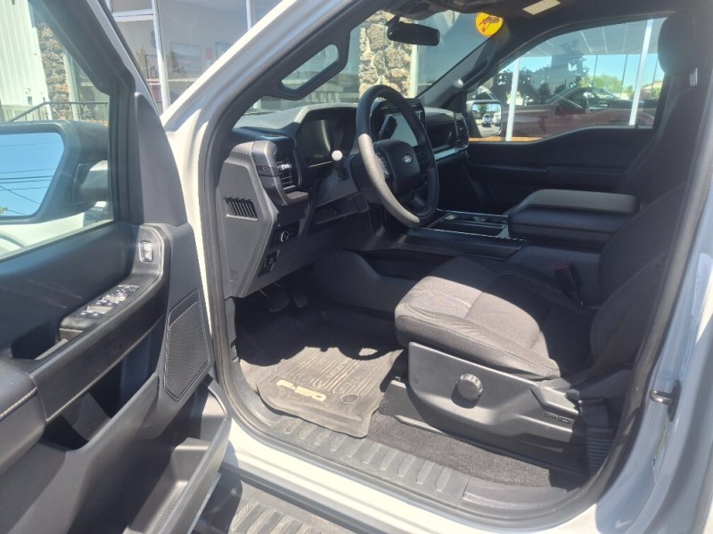 Additional photo of vehicle.