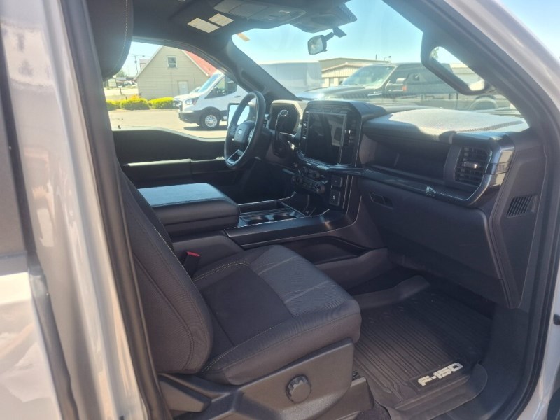 Additional photo of vehicle.