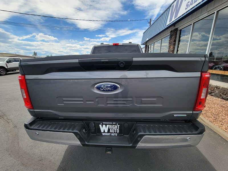 Additional photo of vehicle.