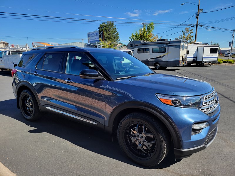 Additional photo of vehicle.