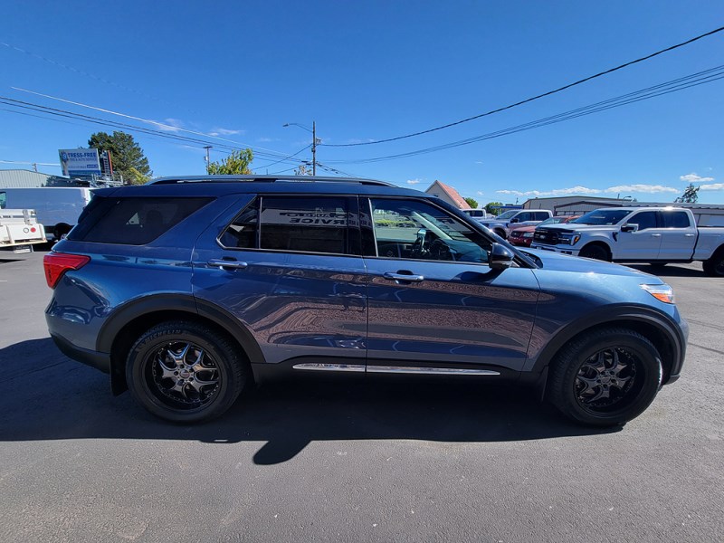Additional photo of vehicle.