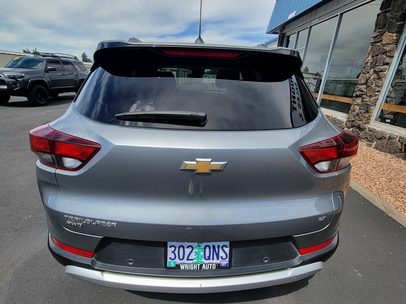 Additional photo of vehicle.