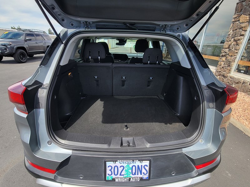 Additional photo of vehicle.
