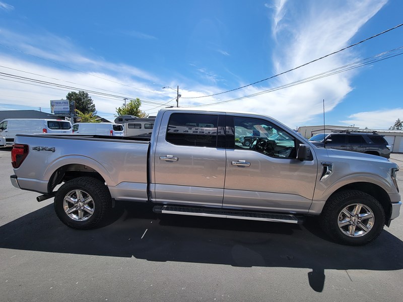 Additional photo of vehicle.