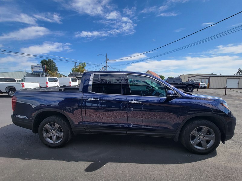 Additional photo of vehicle.