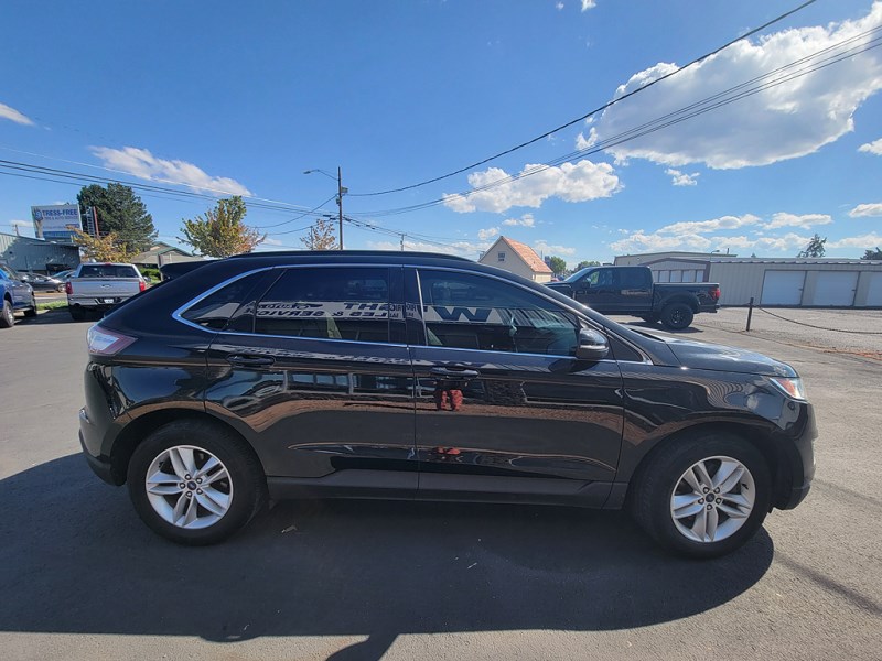Additional photo of vehicle.