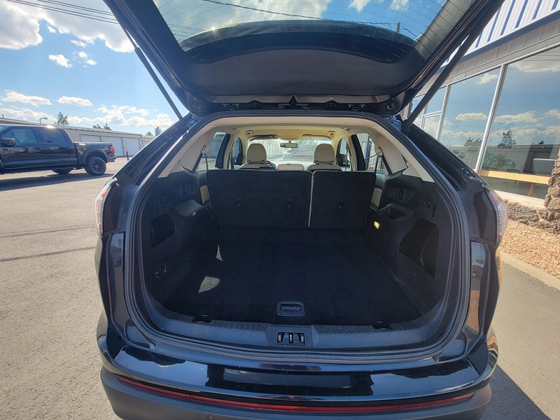Additional photo of vehicle.