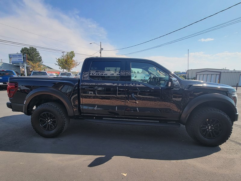 Additional photo of vehicle.