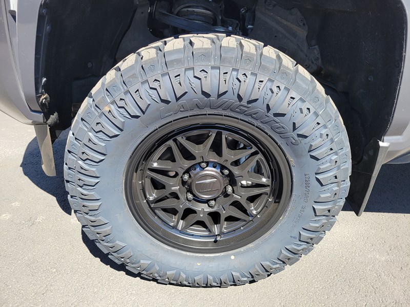 Additional photo of vehicle.