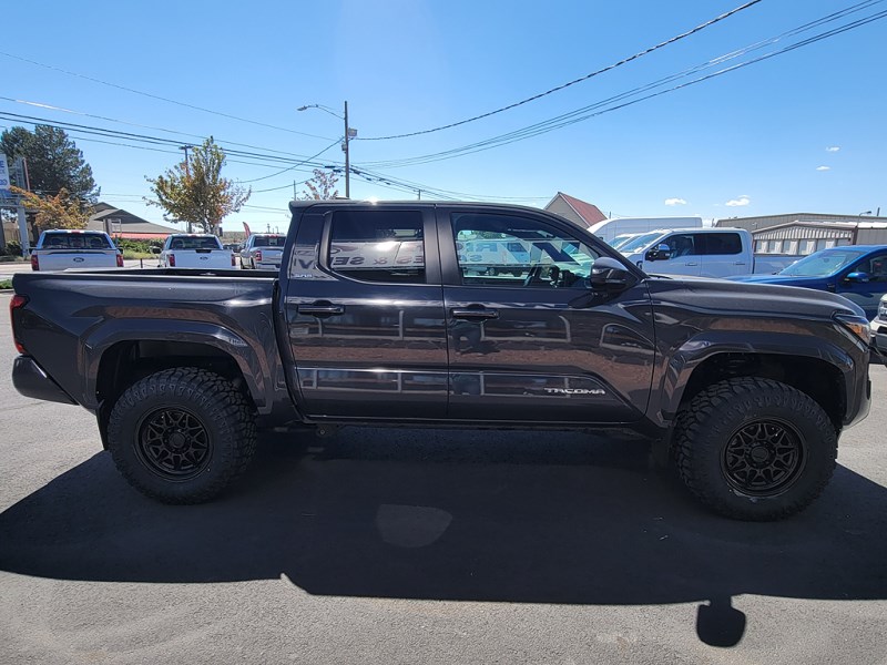 Additional photo of vehicle.