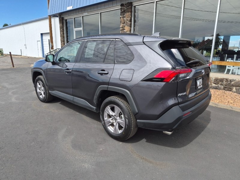 Additional photo of vehicle.