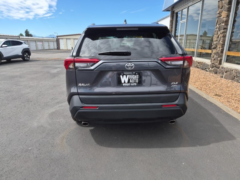 Additional photo of vehicle.
