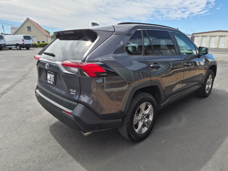 Additional photo of vehicle.