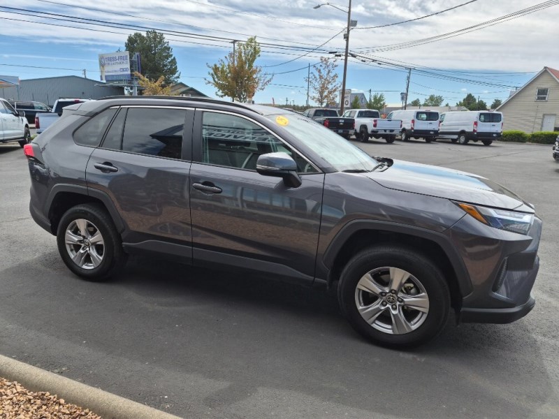 Additional photo of vehicle.