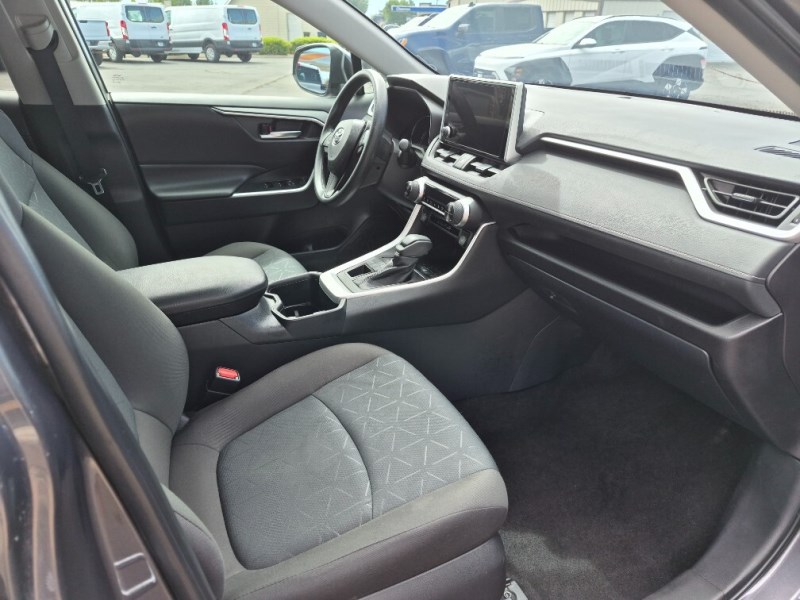 Additional photo of vehicle.